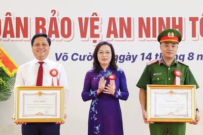 Phó Bí thư Thường trực Tỉnh ủy Nguyễn Thị Hương dự Ngày hội toàn dân bảo vệ an ninh Tổ quốc phường Võ Cường