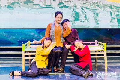 Mùa thu em hát lời tự hào