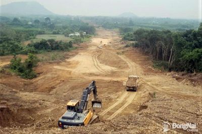 Đề nghị ưu tiên bàn giao các vị trí đất cao su để thi công 2 dự án giao thông kết nối Sân bay Long Thành
