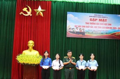 Đoàn Kinh tế - Quốc phòng 74 khen thưởng 356 học sinh có thành tích xuất sắc