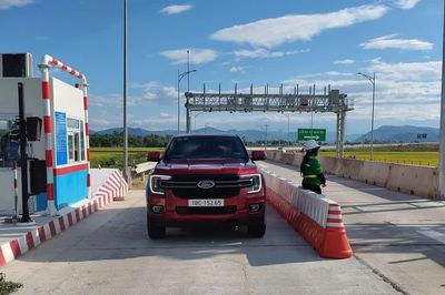 Cao tốc Quảng Ngãi - Nha Trang ngày đầu thu phí: Nhiều tài xế đến trạm mới biết