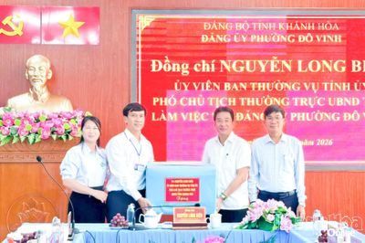 Phó Chủ tịch Thường trực UBND tỉnh Nguyễn Long Biên làm việc với Đảng ủy phường Đô Vinh