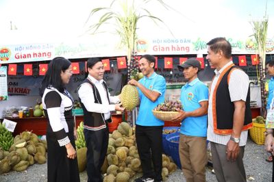 Rộn ràng “Không gian Văn hóa - Chợ phiên Đông Khánh Sơn”