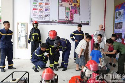 Hơn 340 thiếu nhi tham gia trải nghiệm làm lính cứu hỏa