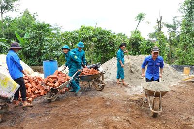 Dựng xây mái ấm nghĩa tình quân - dân