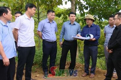 Đồng chí Đặng Ngọc Hậu kiểm tra, tháo gỡ khó khăn, vướng mắc trong thực hiện các nhiệm vụ tại xã Chiềng Sung