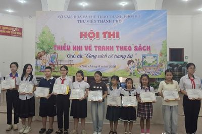 Thiếu nhi 'Cùng sách vẽ tương lai'