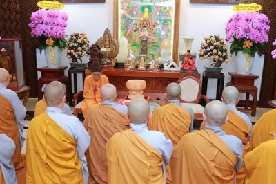 Phân ban Ni giới Trung ương đảnh lễ, khánh tuế chư vị giáo phẩm lãnh đạo Giáo hội