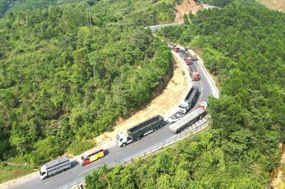 Huế: Phân luồng xe tải nặng chạy theo đoàn, đúng khung giờ quy định trên quốc lộ 49