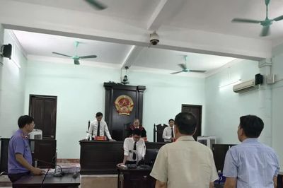 Hoãn phiên tòa xét xử cựu lãnh đạo TAND và VKSND TP Huế