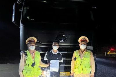 Kiểm tra đột xuất, phát hiện tài xế xe đầu kéo dương tính với ma tuý