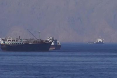Iran khẳng định tiếp tục kiểm soát eo biển Hormuz