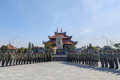 Cụm thi đua số 4 - Công an thành phố Hà Nội sinh hoạt chính trị tại "địa chỉ đỏ"