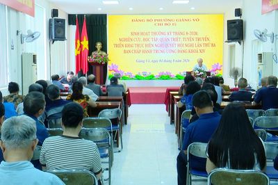 Đưa nghị quyết đến với nhân dân