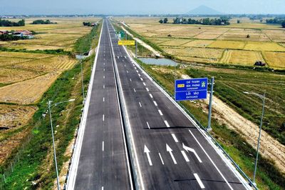 Từ 14h hôm nay, 5 đoạn cao tốc Bắc - Nam qua miền Trung bắt đầu thu phí