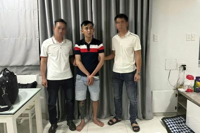 Bắt kẻ trốn thi hành án, phát hiện 1,3kg ma túy đá trên ô tô