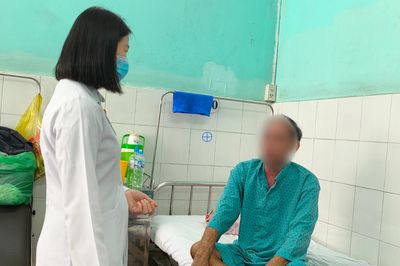 Tự ý sử dụng thuốc nhỏ mắt, người đàn ông rơi vào nguy kịch