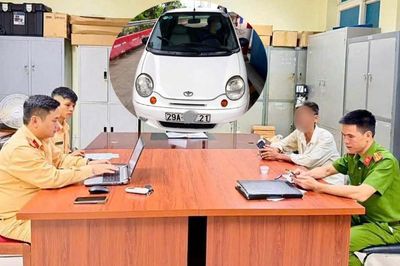 Ô tô vi phạm giao thông 96 lần, vì sao bây giờ chủ xe mới trình diện?