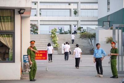 Ngày đầu kỳ thi lại tốt nghiệp của hơn 300 thí sinh chuyên Tuyên Quang