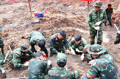 Tìm thấy thêm 10 bộ hài cốt liệt sĩ tại Công viên Lê Thị Riêng