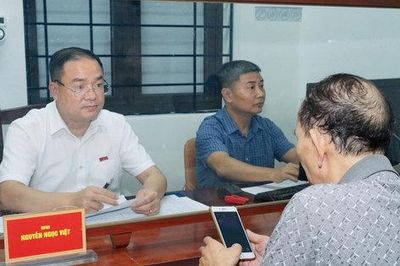 Đại biểu Quốc hội thành phố Hà Nội tiếp công dân theo quy chế