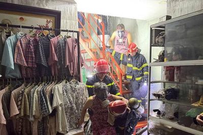 Giải cứu 4 người thoát khỏi đám cháy tại phường Đống Đa