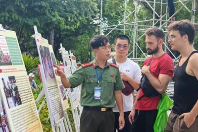 Hồ Gươm rộn ràng trước chương trình nghệ thuật '81 mùa bình yên'