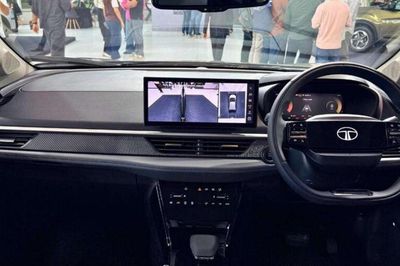 Rẻ hơn cả Hyundai Grand i10, SUV 5 chỗ phong cách khỏe khoắn, trang bị tiện nghi giá chỉ 275 triệu đồng