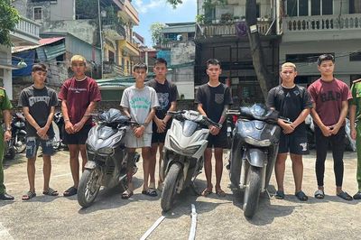 Hà Nội: Bắt giữ nhóm đối tượng mang kiếm 'diễu phố', vô cớ chém trọng thương người đi đường