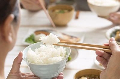 Người bệnh tiểu đường ăn cơm trắng thế nào để kiểm soát đường huyết?