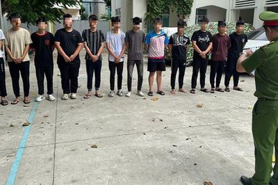 Bắt tạm giam 12 thanh thiếu niên mang kiếm, ba chỉa gây rối ở Đà Nẵng