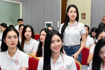 Thí sinh Hoa hậu Việt Nam 2026 học bí kíp tự tin, bản lĩnh trước đám đông từ MC Trần Ngọc