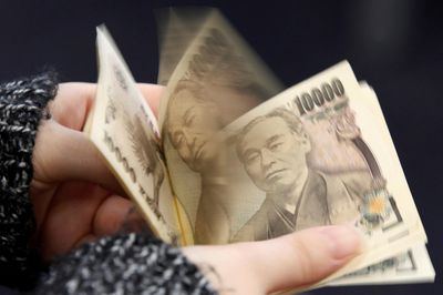 Vì sao Mỹ - Nhật Bản tung hàng chục tỷ USD, đồng yen vẫn lao dốc?