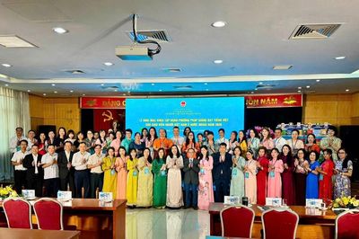 Để tiếng Việt sống cùng thế hệ trẻ kiều bào