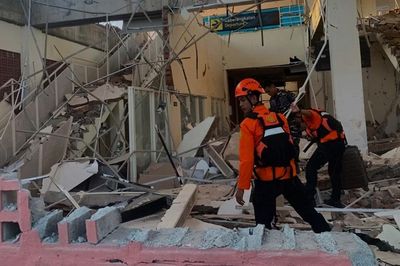 Động đất 7,7 độ Richter ngoài khơi Indonesia, ít nhất 2 người thiệt mạng