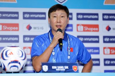 HLV Kim Sang-sik nói gì trước trận bán kết với Malaysia?