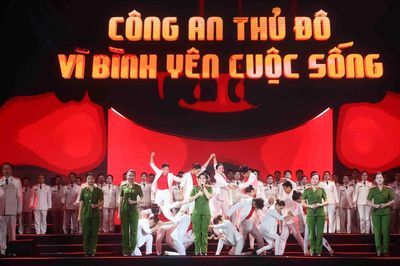 Chương trình nghệ thuật chính luận '81 mùa bình yên'