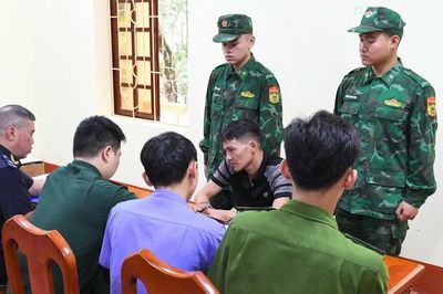 Bắt giữ hơn 50kg pháo nổ vận chuyển trái phép