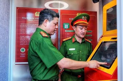 Ra mắt mô hình Kiosk 'Trạm Cảnh sát thông minh' tại Hà Nội