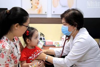 Cà Mau: Một bệnh viện tổ chức khám sàng lọc tim bẩm sinh miễn phí cho trẻ em
