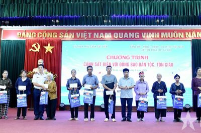 Cảnh sát biển triển khai công tác dân vận tại xã Yên Xuân, TP Hà Nội