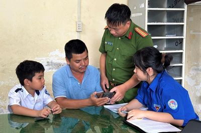 Tăng tốc hỗ trợ người dân kích hoạt định danh điện tử mức 2
