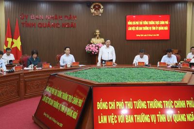 Phó Thủ tướng Thường trực Phạm Gia Túc yêu cầu Quảng Ngãi đẩy mạnh giải ngân đầu tư công, thúc đẩy tăng trưởng