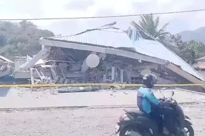 Thương vong tăng sau động đất 7,7 độ ở Indonesia