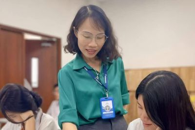 Đề thi lại Tiếng Anh tương đồng đề lần 1, chú trọng năng lực sử dụng ngôn ngữ