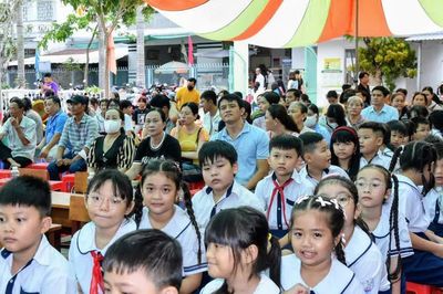 Học sinh An Giang tựu trường ngày 28/8