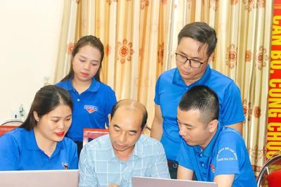 Cán bộ trẻ 'đi tận nơi, gỡ tận việc' ở xã biên giới Hà Tĩnh
