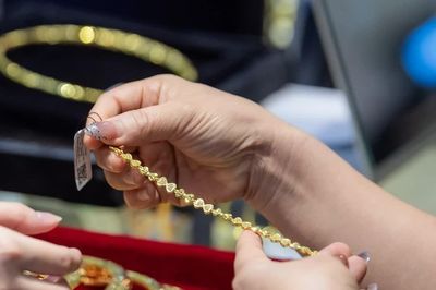Giá vàng hôm nay (15/8): Giằng co đến khi nào?