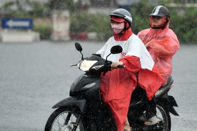 Dự báo thời tiết 15/8: Miền Bắc mưa to cục bộ, Trung Bộ còn nắng nóng oi bức