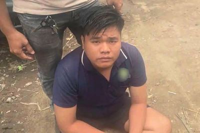 TPHCM: Bị người phụ nữ túm chặt, kẻ cướp điện thoại bỏ xe Wave 'chạy lấy người'